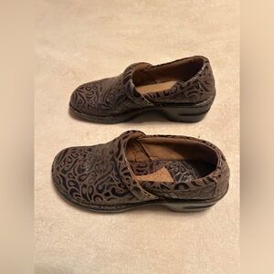 boc Brown Patterned Mules